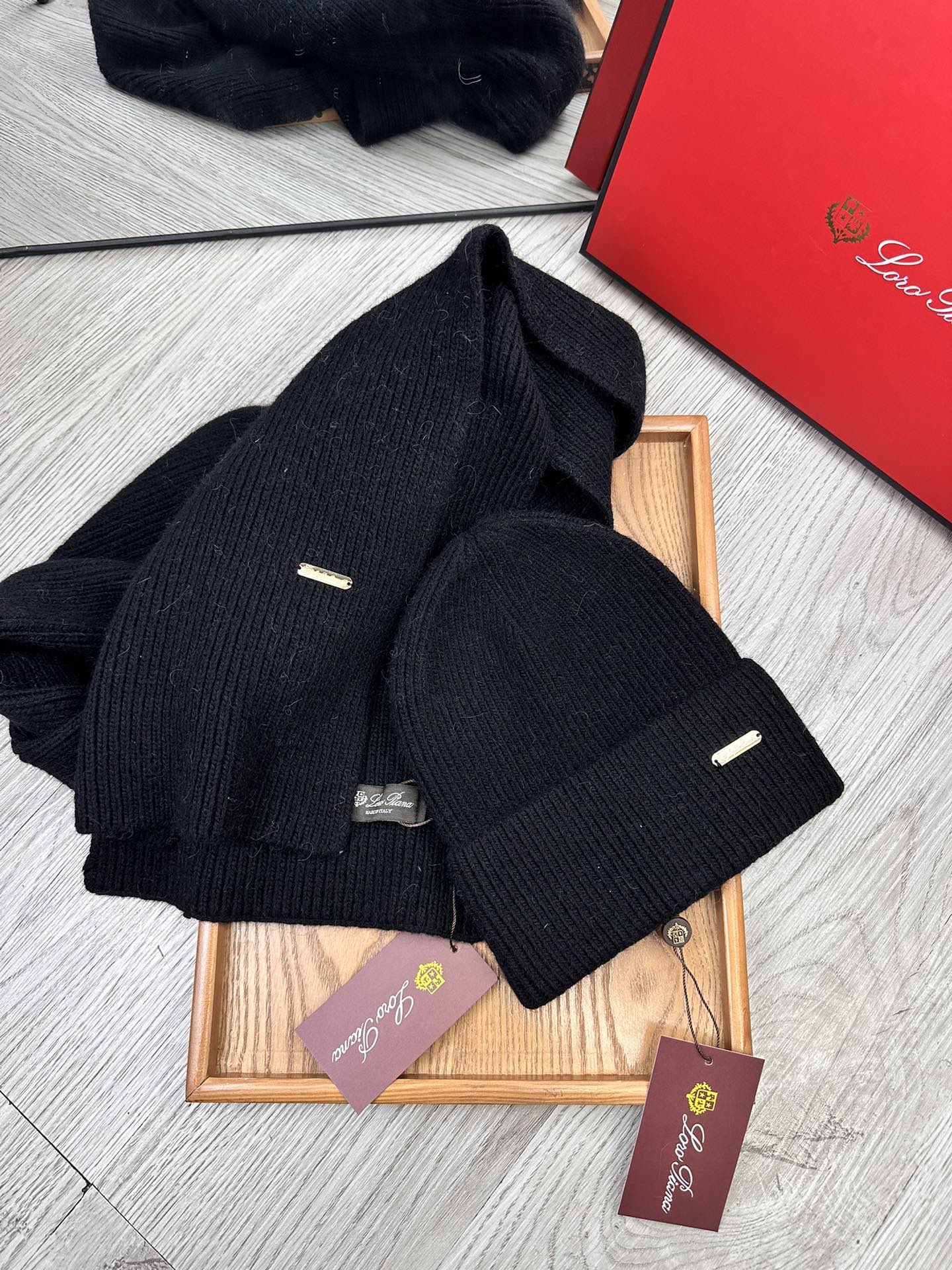🌹。LP。【两件套-羊毛套装帽子】经典套装帽子！帽子➕围巾！70%羊毛+30%兔毛。暖暖哒超级舒服～冬日