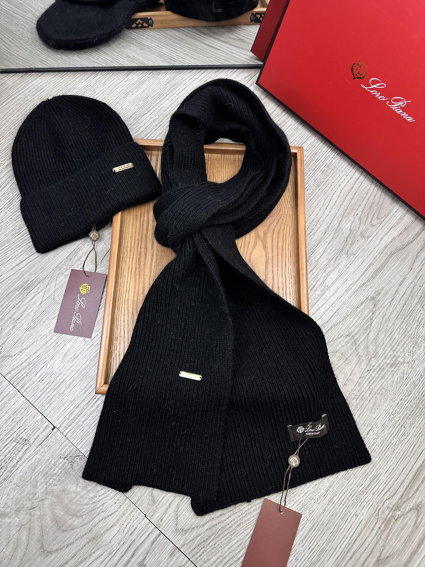 🌹。LP。【两件套-羊毛套装帽子】经典套装帽子！帽子➕围巾！70%羊毛+30%兔毛。暖暖哒超级舒服～冬日