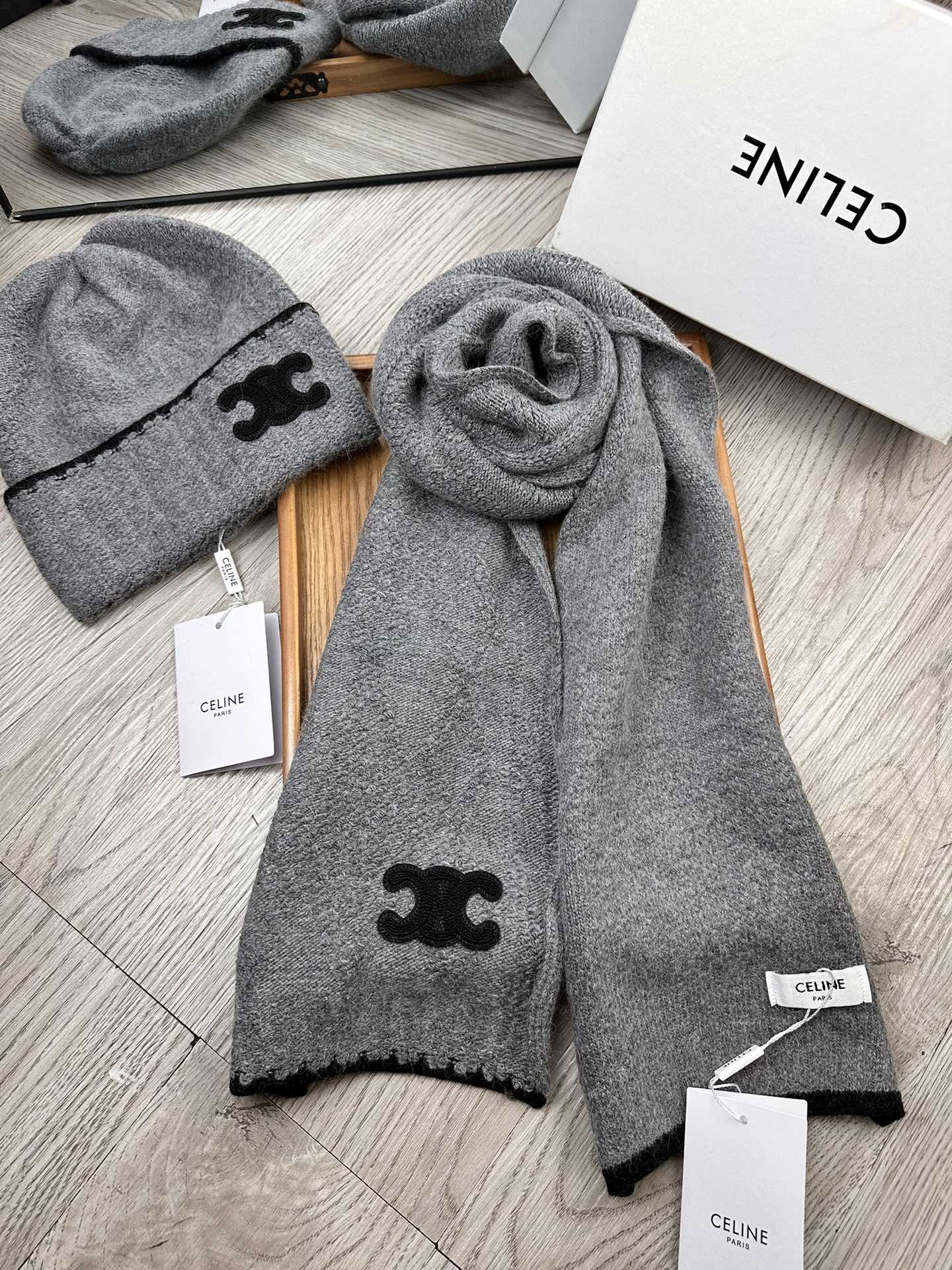 🌹。赛琳。【两件套-羊毛套装帽子】经典套装帽子！帽子➕围巾！70%羊毛+30%兔毛。暖暖哒超级舒服～冬日小姐姐减龄神器哦