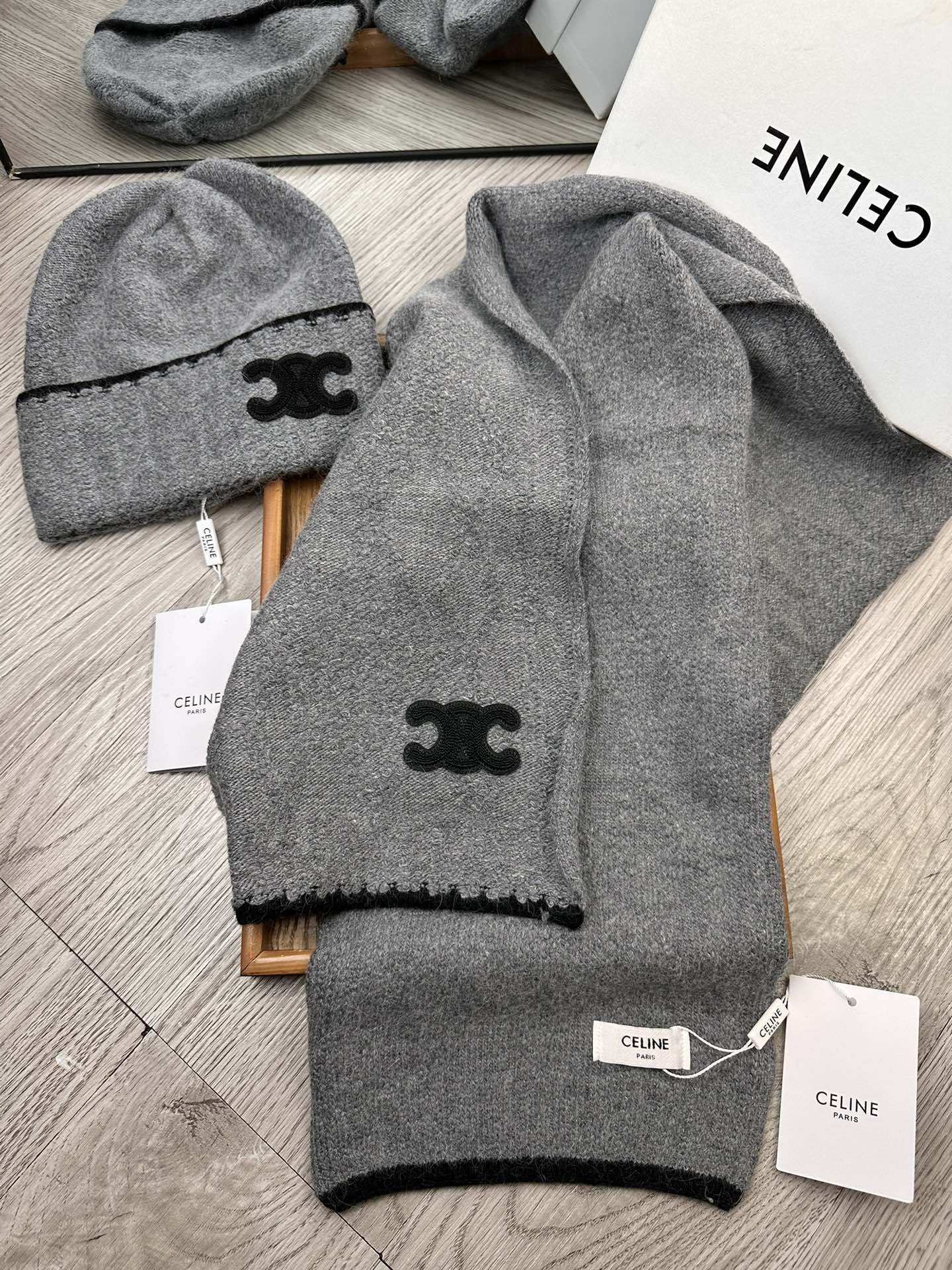 🌹。赛琳。【两件套-羊毛套装帽子】经典套装帽子！帽子➕围巾！70%羊毛+30%兔毛。暖暖哒超级舒服～冬日小姐姐减龄神器哦