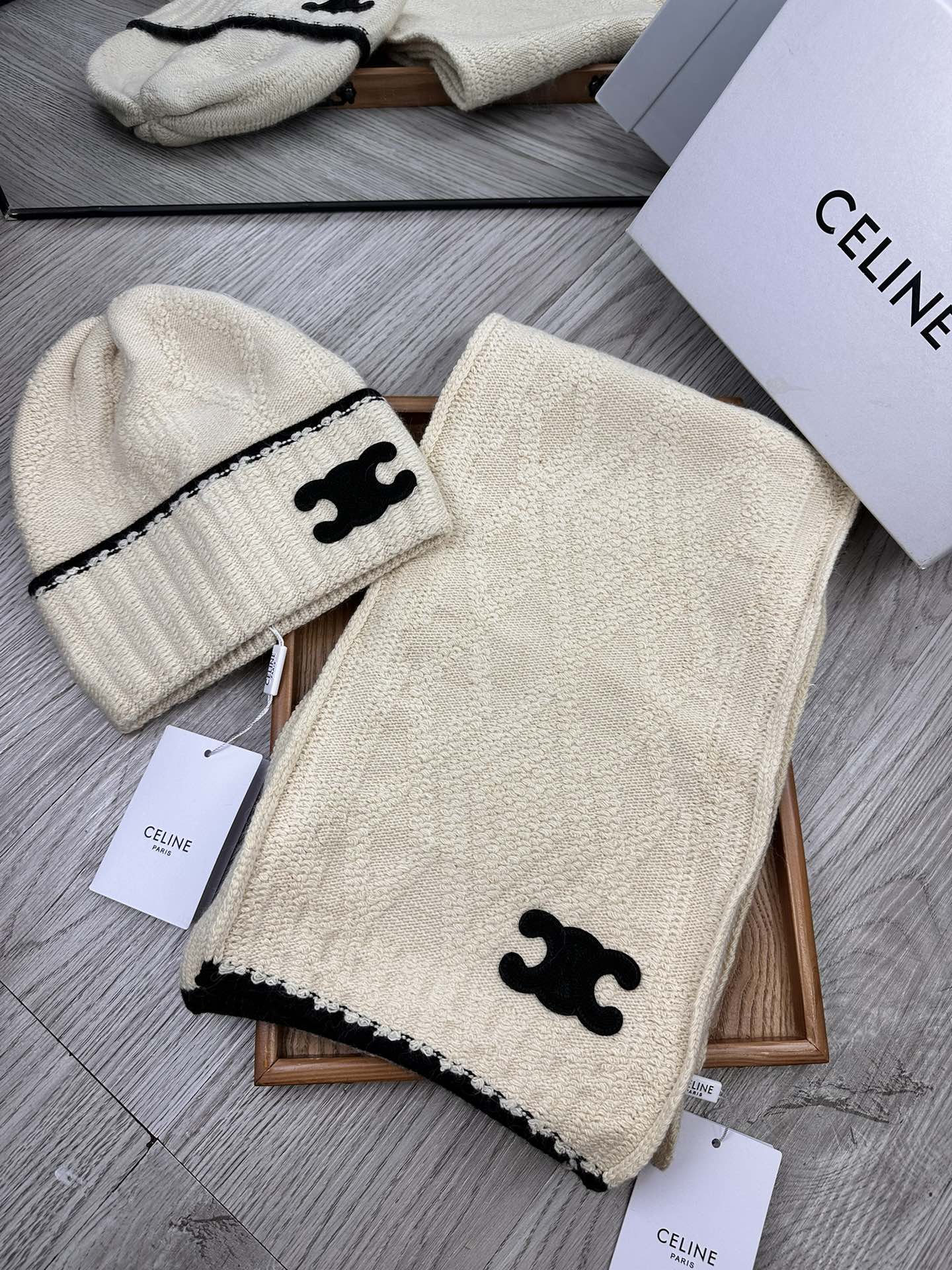 🌹。赛琳。【两件套-羊毛套装帽子】经典套装帽子！帽子➕围巾！70%羊毛+30%兔毛。暖暖哒超级舒服～冬日小姐姐减龄神器哦