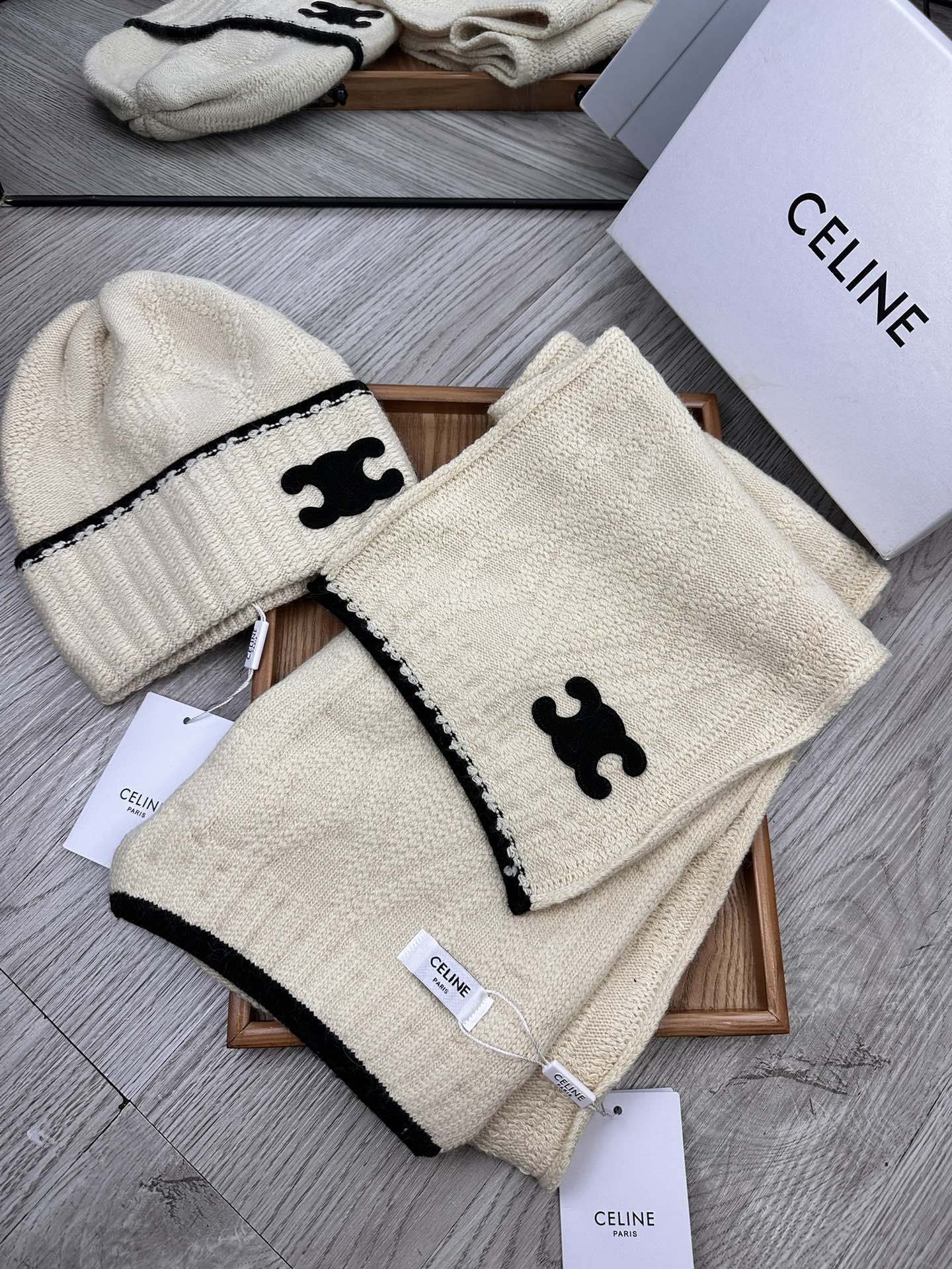 🌹。赛琳。【两件套-羊毛套装帽子】经典套装帽子！帽子➕围巾！70%羊毛+30%兔毛。暖暖哒超级舒服～冬日小姐姐减龄神器哦