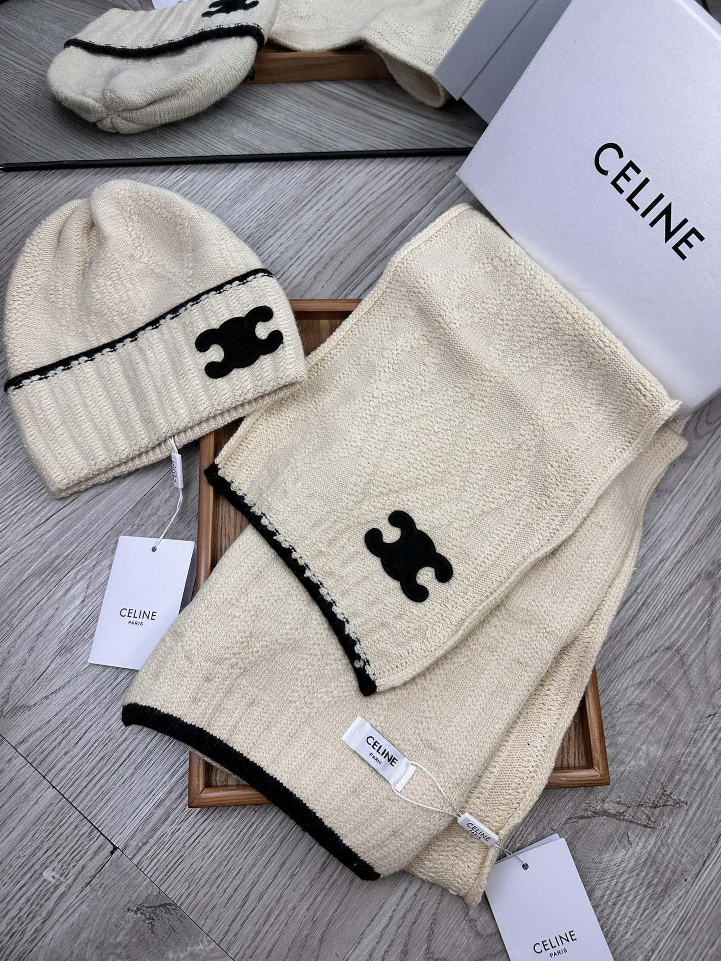 🌹。赛琳。【两件套-羊毛套装帽子】经典套装帽子！帽子➕围巾！70%羊毛+30%兔毛。暖暖哒超级舒服～冬日小姐姐减龄神器哦