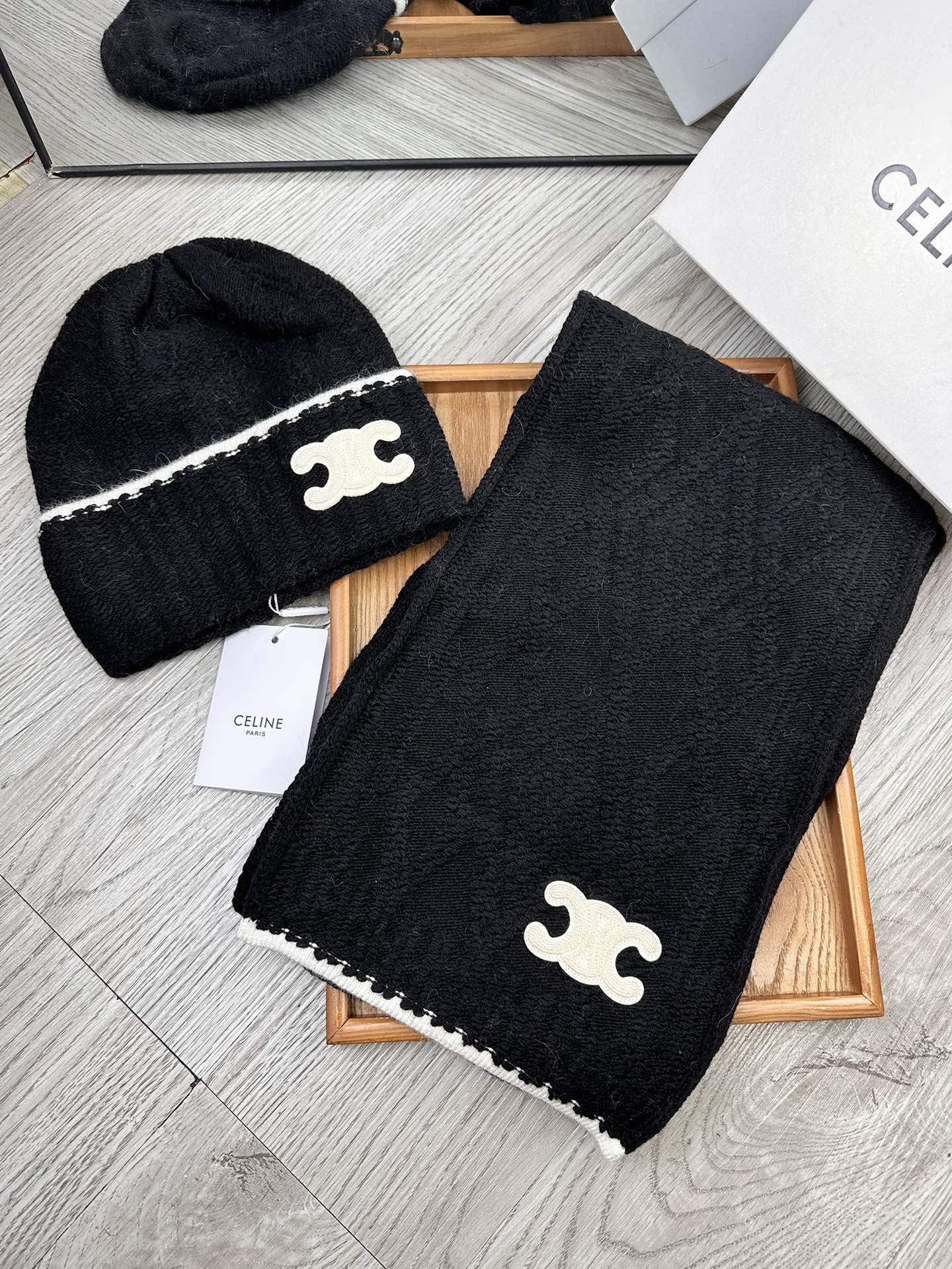 🌹。赛琳。【两件套-羊毛套装帽子】经典套装帽子！帽子➕围巾！70%羊毛+30%兔毛。暖暖哒超级舒服～冬日小姐姐减龄神器哦