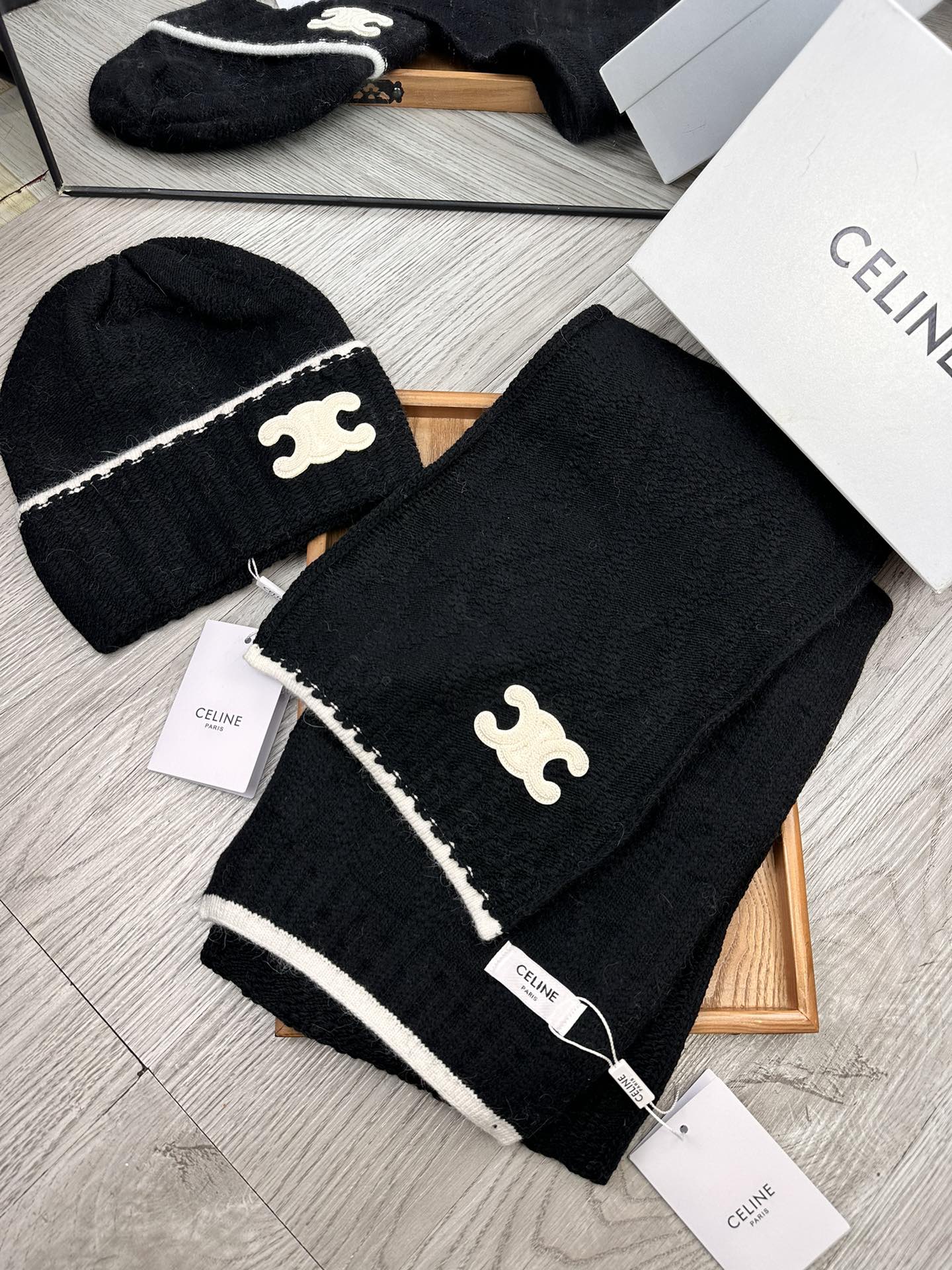 🌹。赛琳。【两件套-羊毛套装帽子】经典套装帽子！帽子➕围巾！70%羊毛+30%兔毛。暖暖哒超级舒服～冬日小姐姐减龄神器哦
