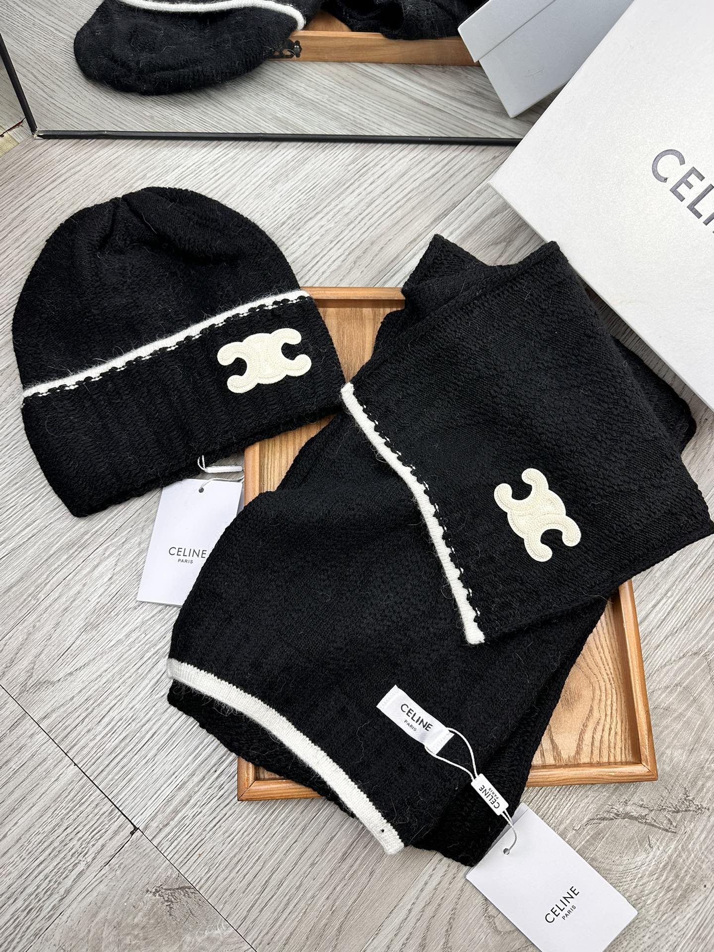 🌹。赛琳。【两件套-羊毛套装帽子】经典套装帽子！帽子➕围巾！70%羊毛+30%兔毛。暖暖哒超级舒服～冬日小姐姐减龄神器哦