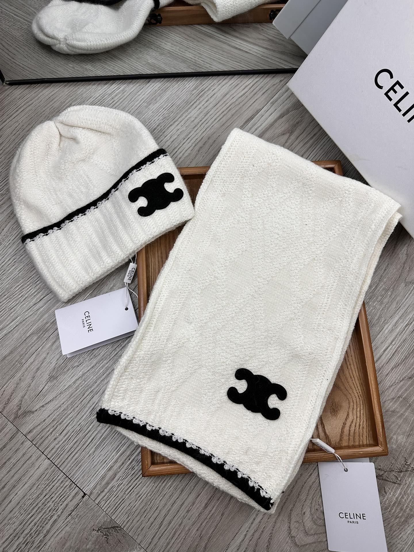 🌹。赛琳。【两件套-羊毛套装帽子】经典套装帽子！帽子➕围巾！70%羊毛+30%兔毛。暖暖哒超级舒服～冬日小姐姐减龄神器哦