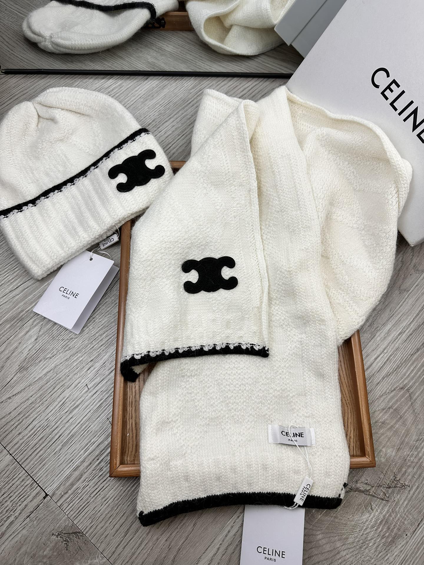 🌹。赛琳。【两件套-羊毛套装帽子】经典套装帽子！帽子➕围巾！70%羊毛+30%兔毛。暖暖哒超级舒服～冬日小姐姐减龄神器哦