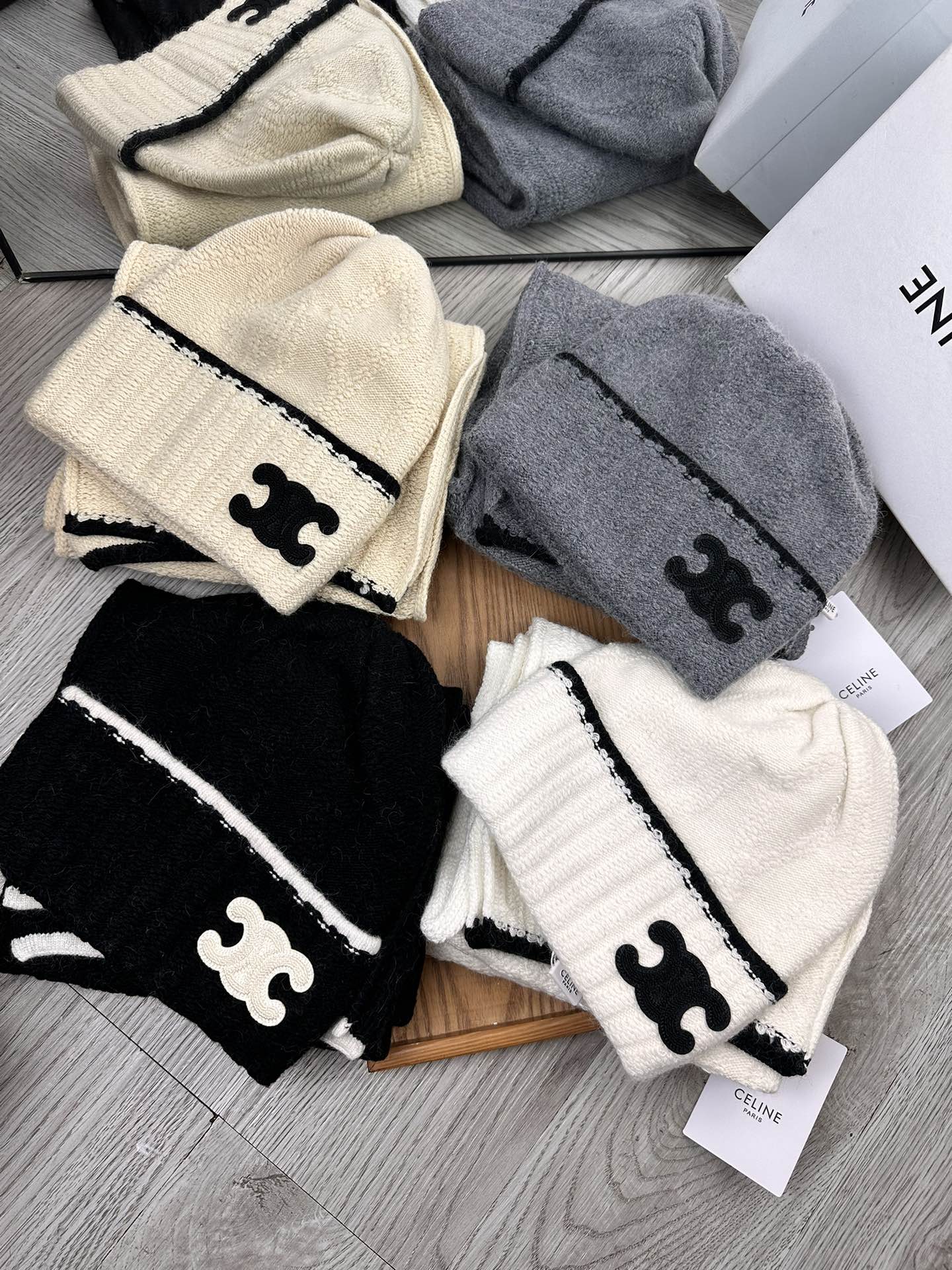 🌹。赛琳。【两件套-羊毛套装帽子】经典套装帽子！帽子➕围巾！70%羊毛+30%兔毛。暖暖哒超级舒服～冬日小姐姐减龄神器哦