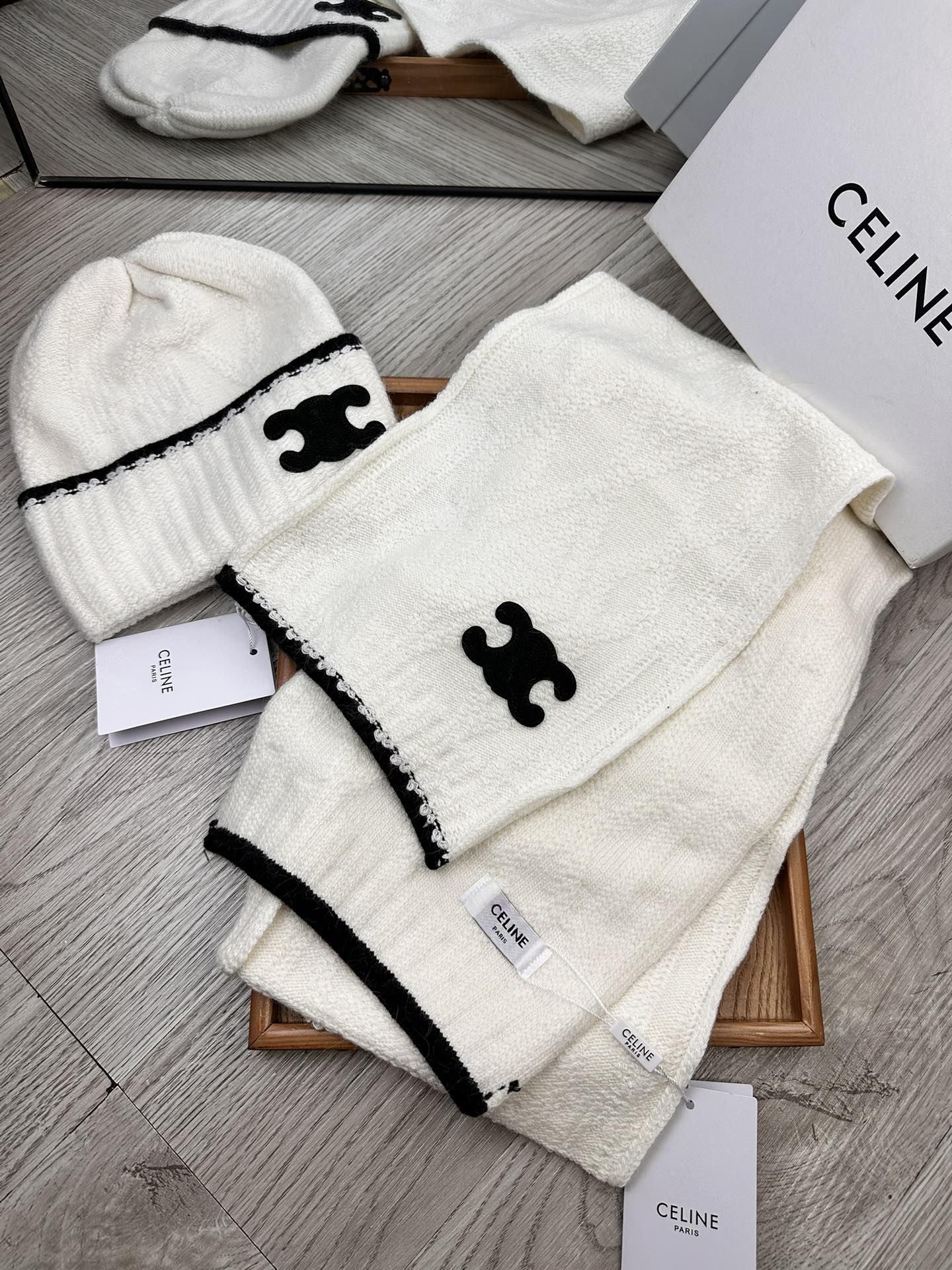 🌹。赛琳。【两件套-羊毛套装帽子】经典套装帽子！帽子➕围巾！70%羊毛+30%兔毛。暖暖哒超级舒服～冬日小姐姐减龄神器哦