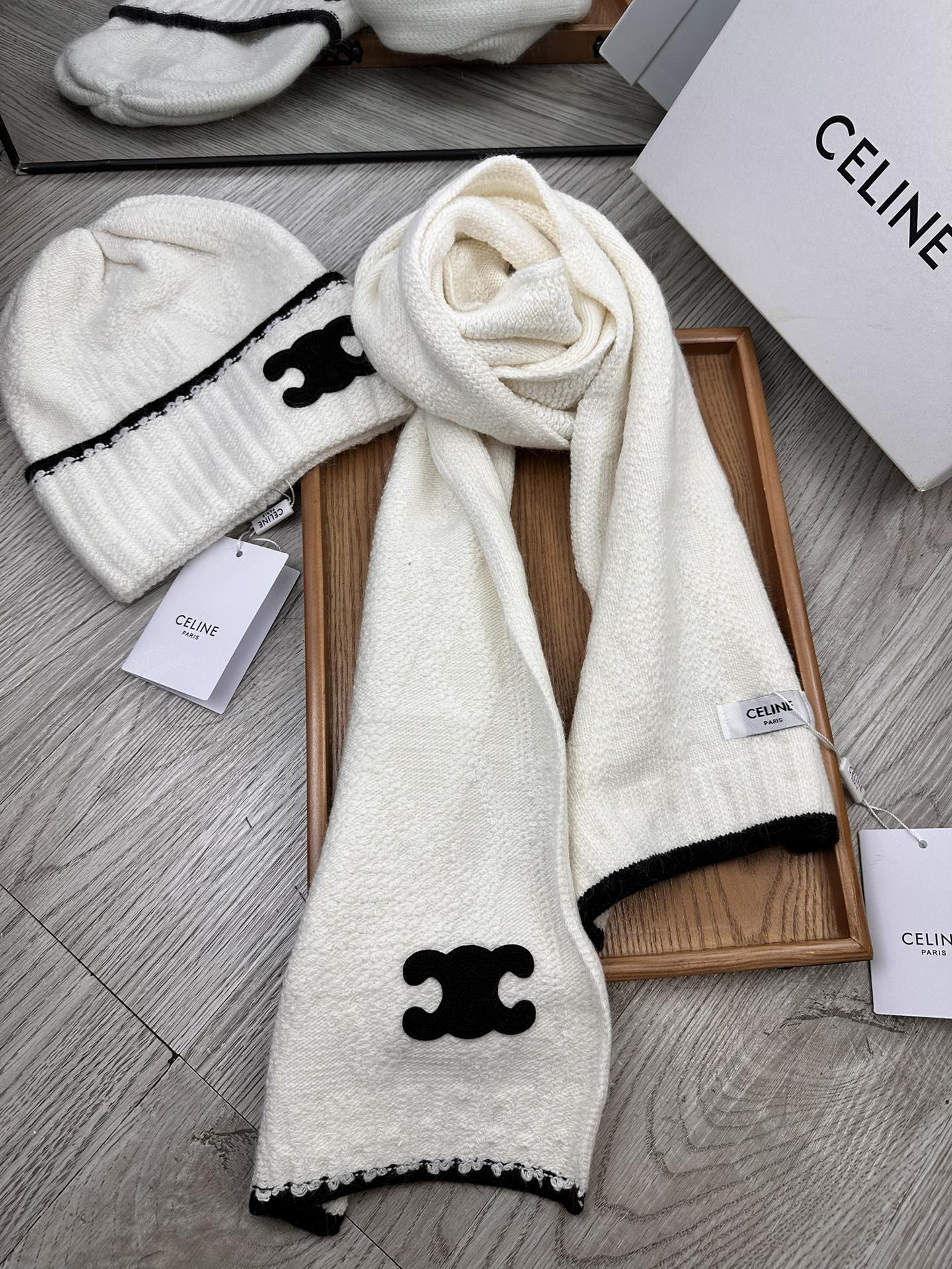 🌹。赛琳。【两件套-羊毛套装帽子】经典套装帽子！帽子➕围巾！70%羊毛+30%兔毛。暖暖哒超级舒服～冬日小姐姐减龄神器哦