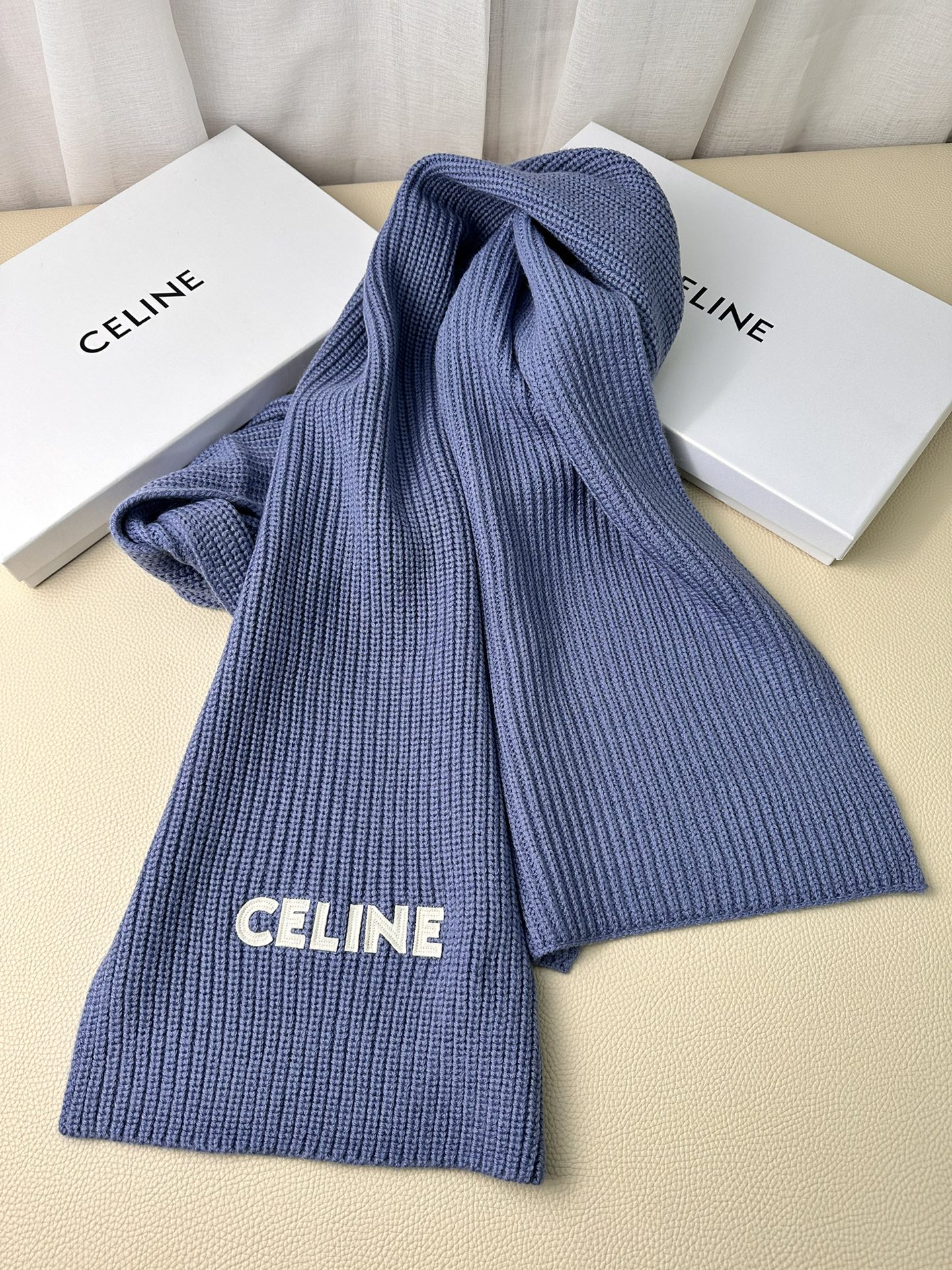 CELINE赛琳经典羊绒围巾来个硬货.麻溜的安排上.️好品质认证第一点超大size230*30cm第二点