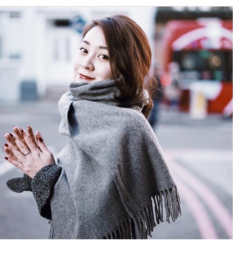 NO:169472,.ACNE.【Light Gray】【Light Water Rippled Cashmere Shawl】Super Beautiful!  AC must sell every year!  It is also the most versatile model of the year!  The orders that are really taken down by AC assembly line are not wool ginseng chemical fibers or poor wool on the market!  Pure original list. Everyone knows that everyone should have N strips of hand. The color selection is high-quality lamb fur. They are all lambs born in winter until May. This is the biggest difference from the market goods. They are soft and delicate. Do not pretend or add fake!  The latest main color is all in lamb fern!  200*70cm, 320g This year, the counter will issue anti-counterfeiting standards from some countries. The full set is available!  Cherish it rare!  , high-version scarf, acne studios,shawls19860909.ACNE.【浅灰色】【轻水波纹羊绒披肩】超级美！AC每年都不可不卖的款！也是年度最值百搭的款！真正ac流水线下来的订单.不是市场上羊毛参化纤.或者差羊毛的东西！纯正原单.家喻户晓人手应该N条.选色是上等羊羔毛.都是冬季出生的小羊到5月份剪毛.这就是和市场货最大的区别.柔软细腻.不冒充不添假！最新主打色全在了.羊羔绒！200*70cm,320g今年专柜发个别国家的防伪标.全套有！珍惜难得！,高版本围巾,acne studios,shawls,scarf