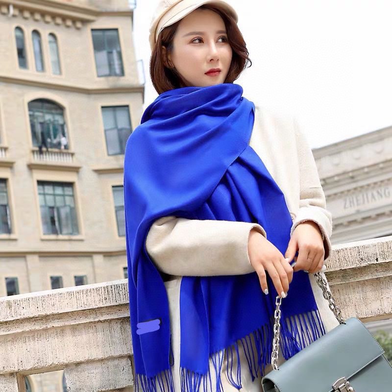 NO:169484,..ACNE.【Klein Blue】【Light Water Rippled Cashmere Shawl】Super Beautiful!  AC must sell every year!  It is also the most versatile model of the year!  The orders that are really taken down by AC assembly line are not wool ginseng chemical fibers or poor wool on the market!  Pure original list. Everyone knows that everyone should have N strips of hand. The color selection is high-quality lamb fur. They are all lambs born in winter until May. This is the biggest difference from the market goods. They are soft and delicate. Do not pretend or add fake!  The latest main color is all in lamb fern!  200*70cm, 320g This year, the counter will issue anti-counterfeiting standards from some countries. The full set is available!  Cherish it rare!  , high-version scarf, acne studios,shawls19860909..ACNE.【克莱因蓝】【轻水波纹羊绒披肩】超级美！AC每年都不可不卖的款！也是年度最值百搭的款！真正ac流水线下来的订单.不是市场上羊毛参化纤.或者差羊毛的东西！纯正原单.家喻户晓人手应该N条.选色是上等羊羔毛.都是冬季出生的小羊到5月份剪毛.这就是和市场货最大的区别.柔软细腻.不冒充不添假！最新主打色全在了.羊羔绒！200*70cm,320g今年专柜发个别国家的防伪标.全套有！珍惜难得！,高版本围巾,acne studios,shawls,scarf