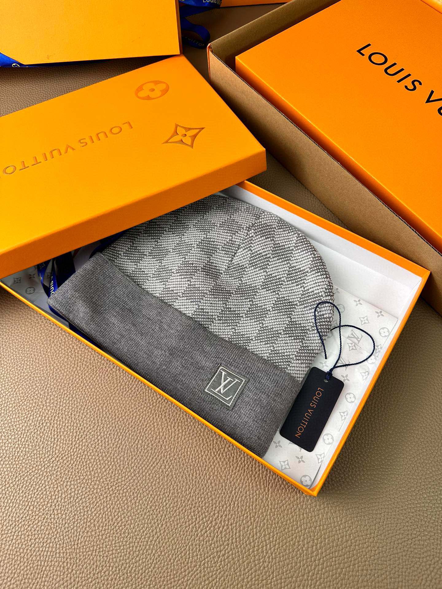 。L家。【羊毛单帽】专柜专柜专柜直接下的订单.电子版合确认信息拍你们.客供小羊毛！珍贵典藏的灵魂帽子！客