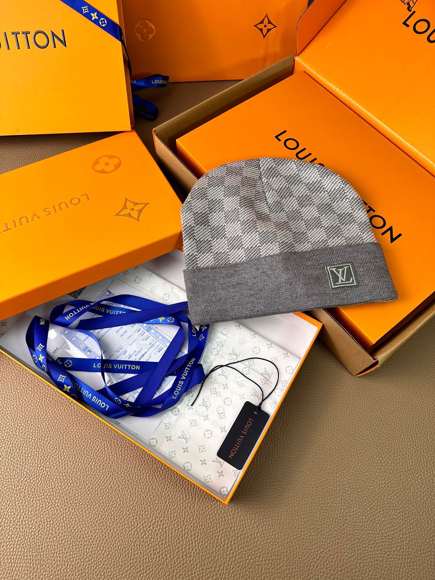 。L家。【羊毛单帽】专柜专柜专柜直接下的订单.电子版合确认信息拍你们.客供小羊毛！珍贵典藏的灵魂帽子！客