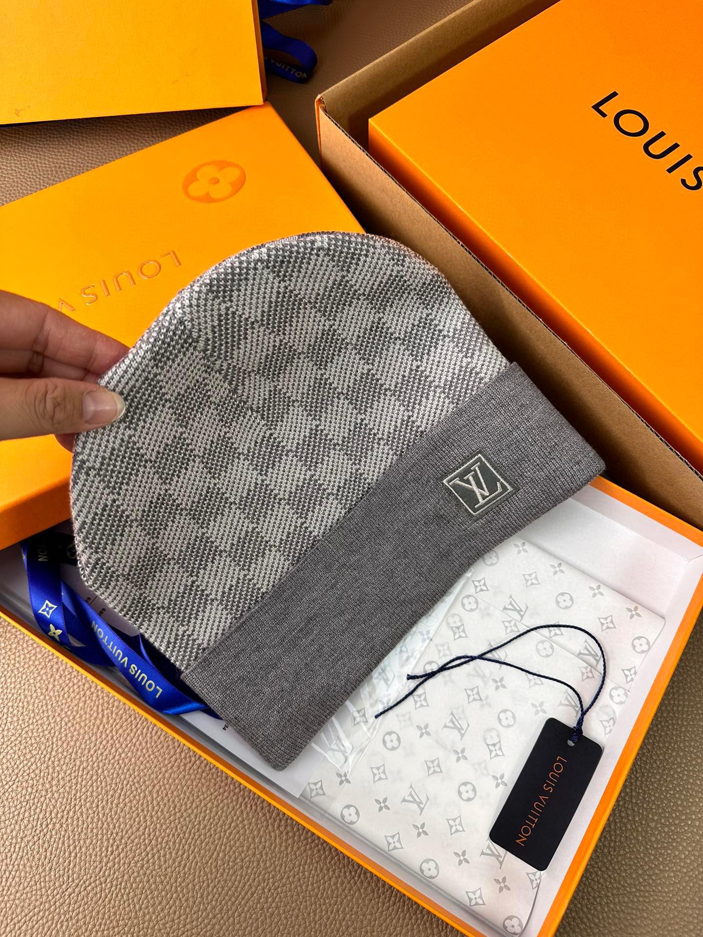 。L家。【羊毛单帽】专柜专柜专柜直接下的订单.电子版合确认信息拍你们.客供小羊毛！珍贵典藏的灵魂帽子！客