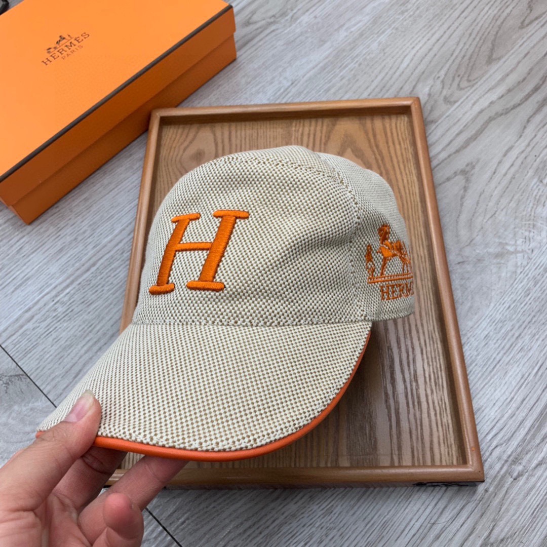 🌹。H家。原版钉子扣【超A品质】最新款！时尚潮流，高端做工！每一个帽子都是用心之作！牛津材质！头层牛皮！