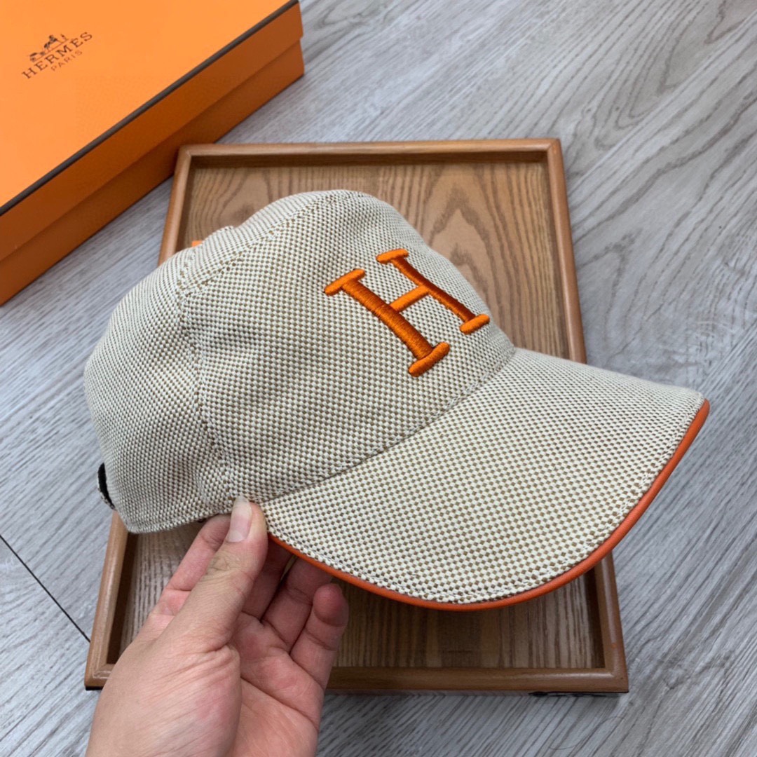 🌹。H家。原版钉子扣【超A品质】最新款！时尚潮流，高端做工！每一个帽子都是用心之作！牛津材质！头层牛皮！