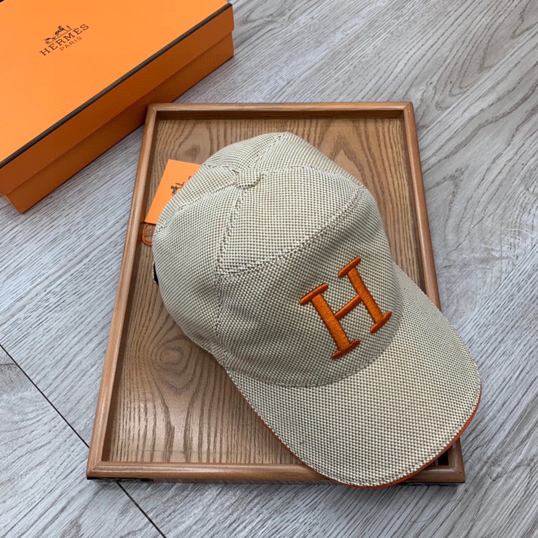 🌹。H家。原版钉子扣【超A品质】最新款！时尚潮流，高端做工！每一个帽子都是用心之作！牛津材质！头层牛皮！