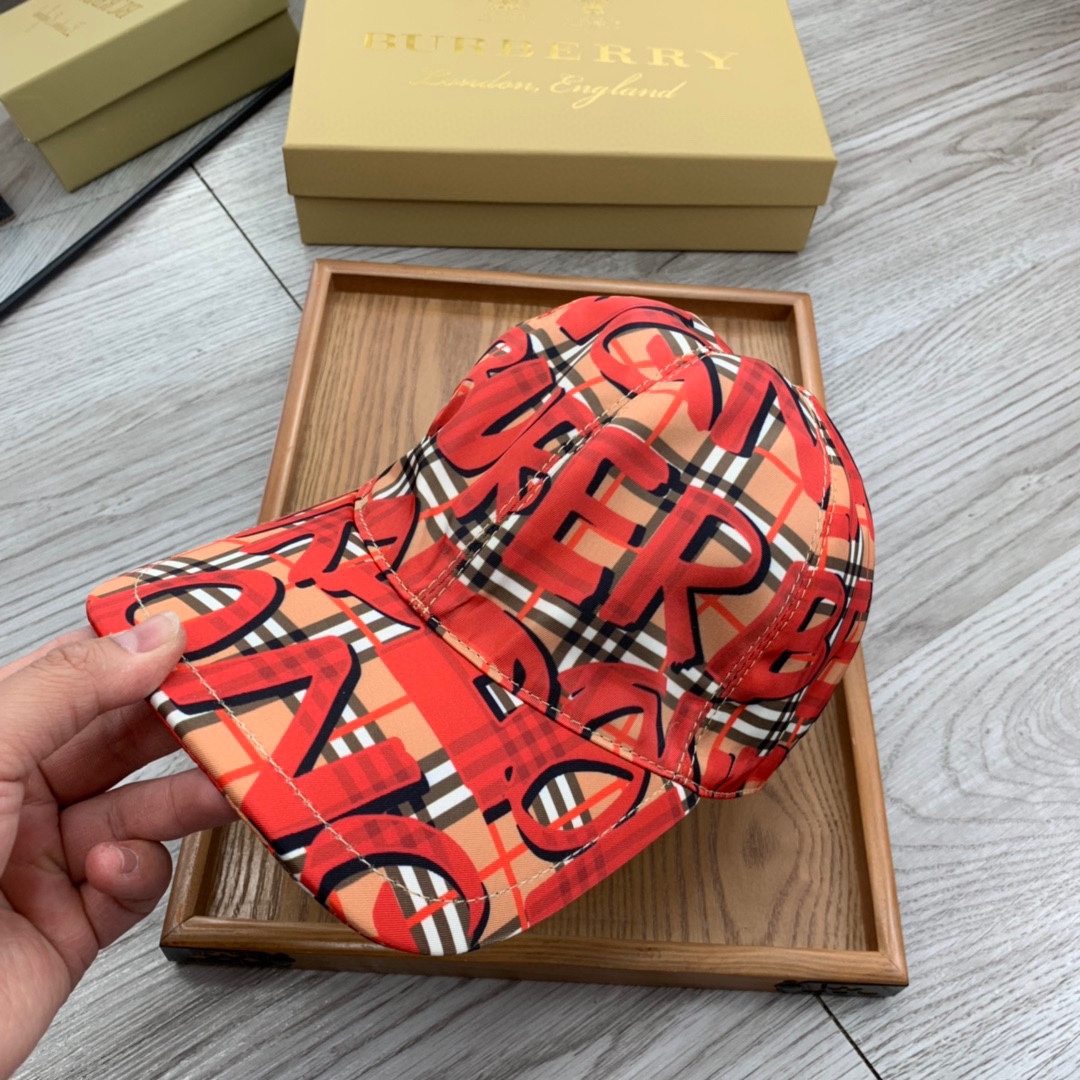🌹。B家。涂鸦包边【超A品质】最新款！时尚潮流，高端做工！每一个帽子都是用心之作！牛津材质！头层牛皮！配