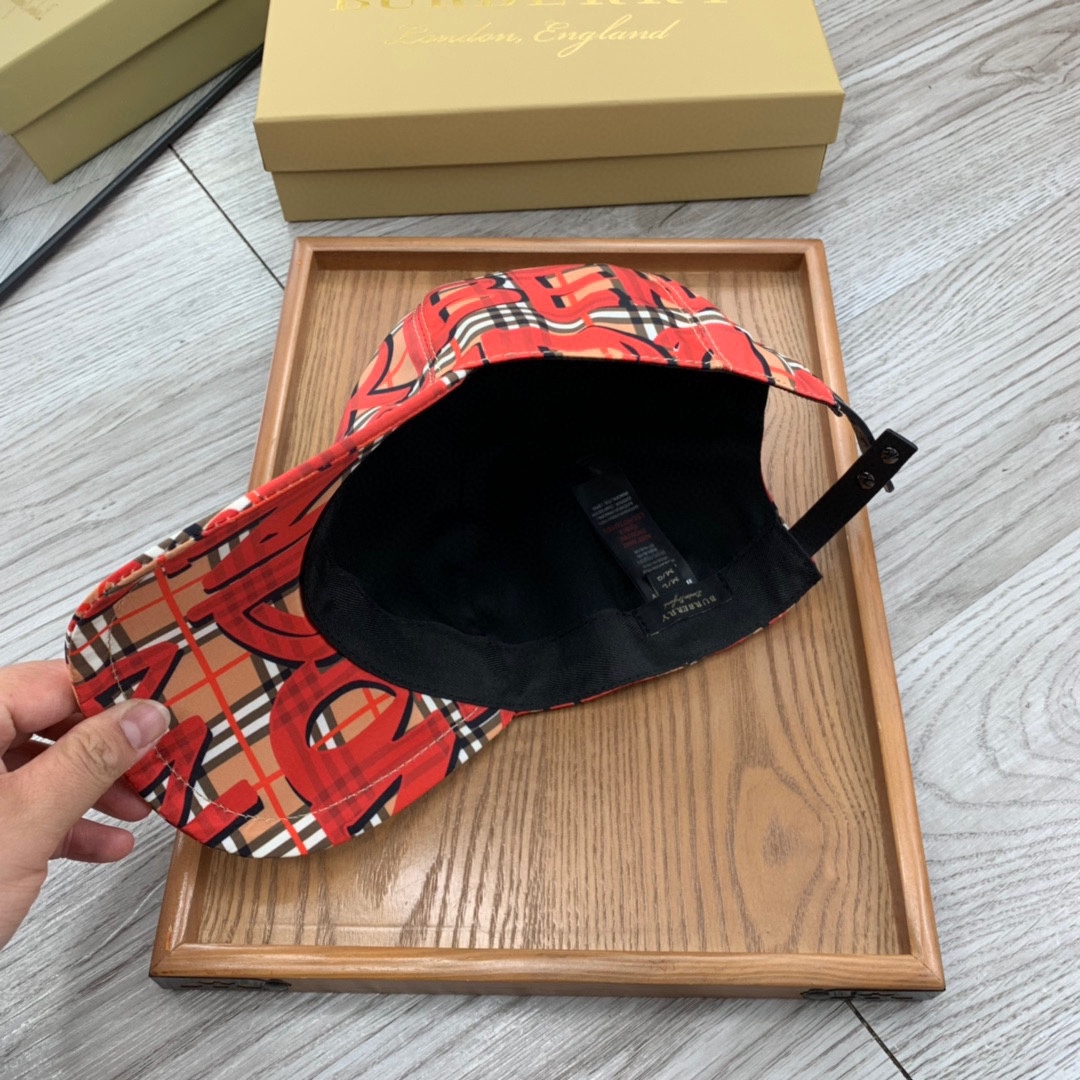 🌹。B家。涂鸦包边【超A品质】最新款！时尚潮流，高端做工！每一个帽子都是用心之作！牛津材质！头层牛皮！配