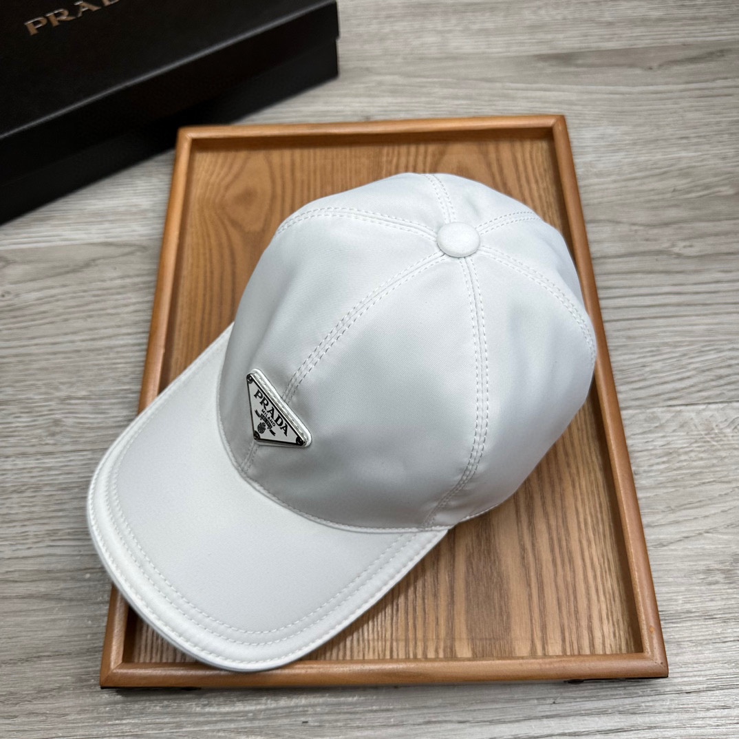 🌹。Prada家。三角标【超A品质】最新款！时尚潮流，高端做工！每一个帽子都是用心之作！牛津材质！头层牛