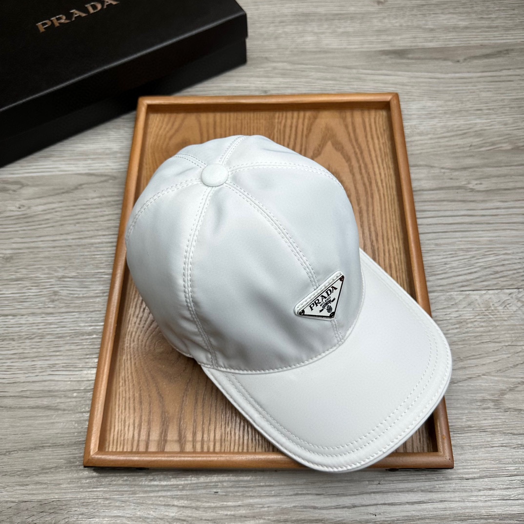 🌹。Prada家。三角标【超A品质】最新款！时尚潮流，高端做工！每一个帽子都是用心之作！牛津材质！头层牛