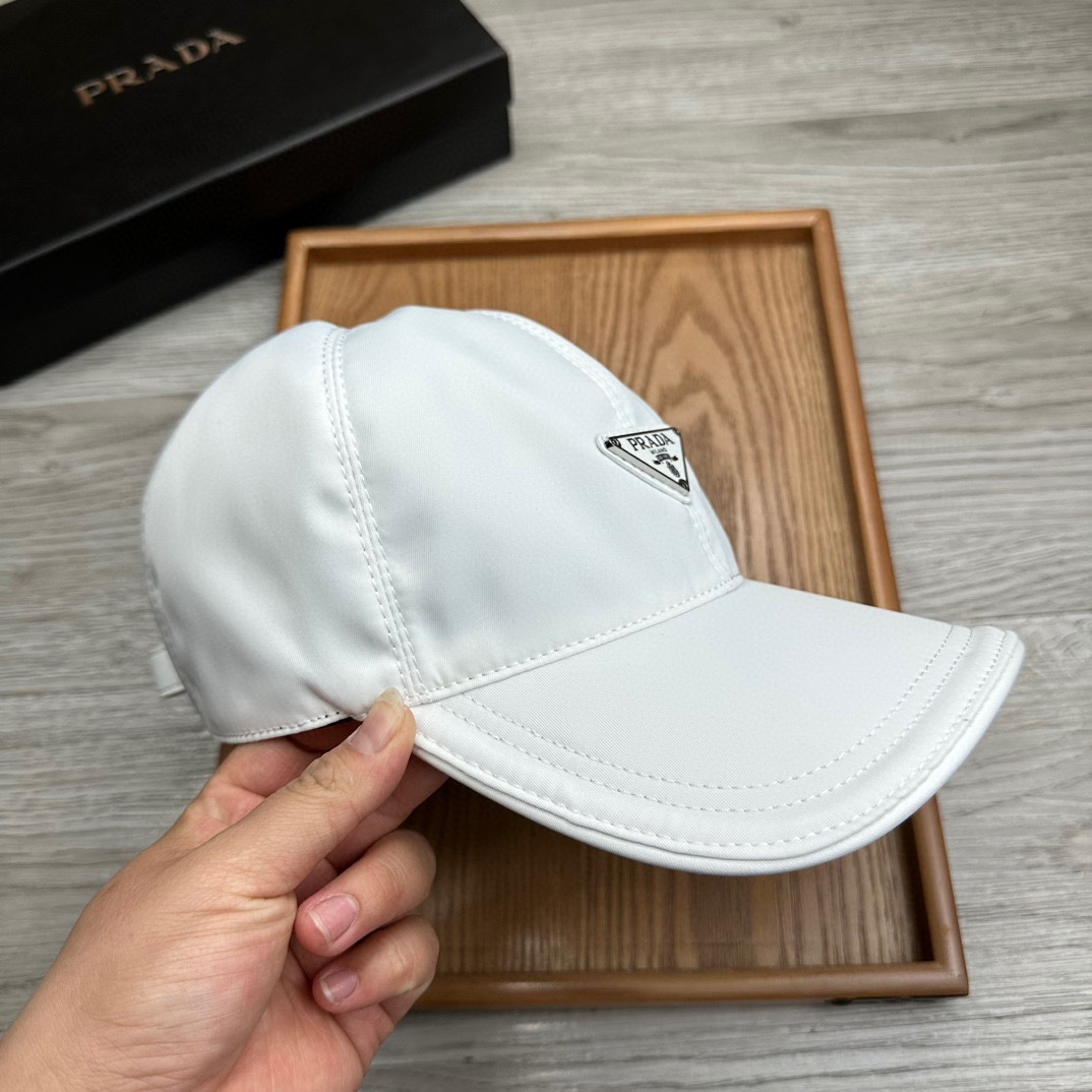 🌹。Prada家。三角标【超A品质】最新款！时尚潮流，高端做工！每一个帽子都是用心之作！牛津材质！头层牛