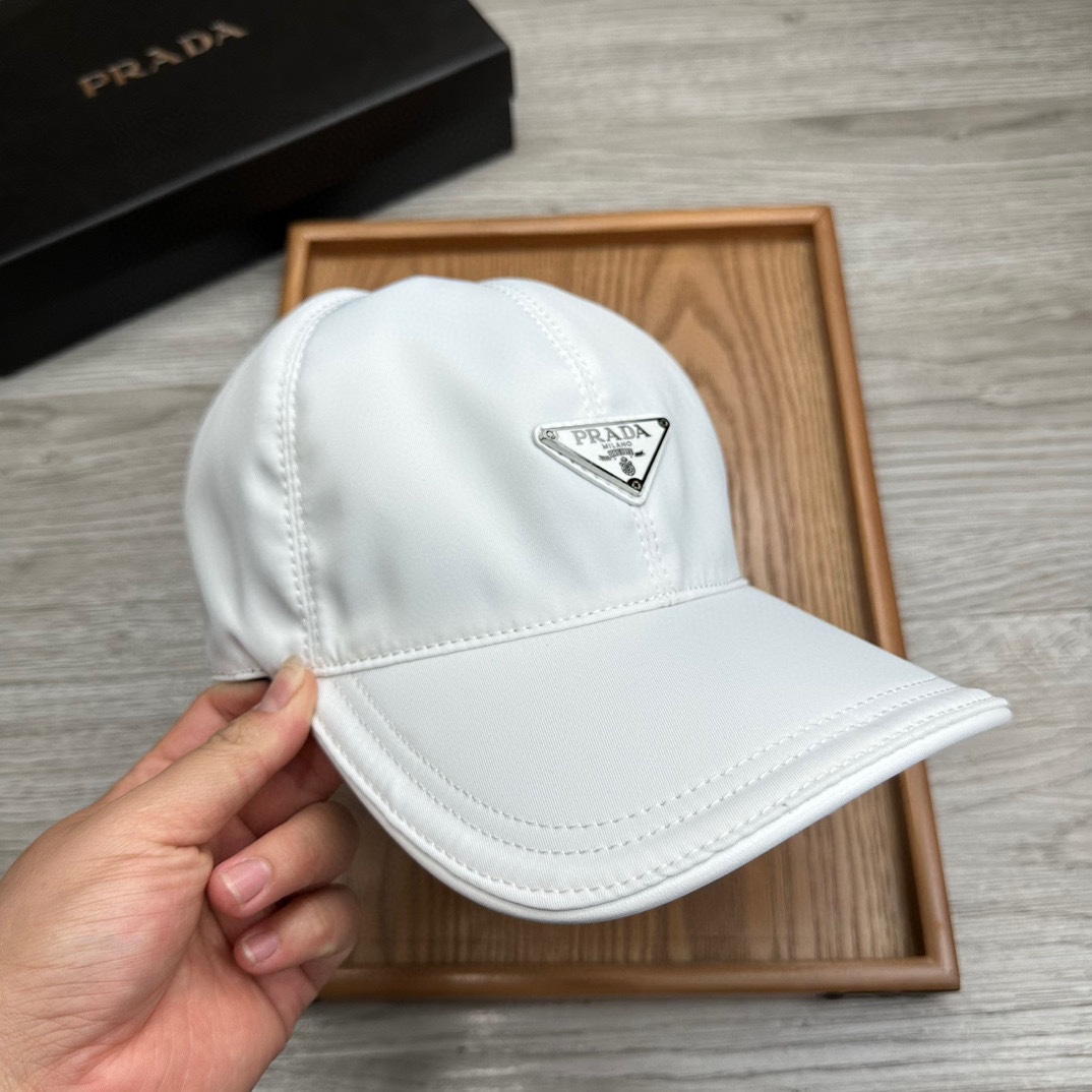 🌹。Prada家。三角标【超A品质】最新款！时尚潮流，高端做工！每一个帽子都是用心之作！牛津材质！头层牛
