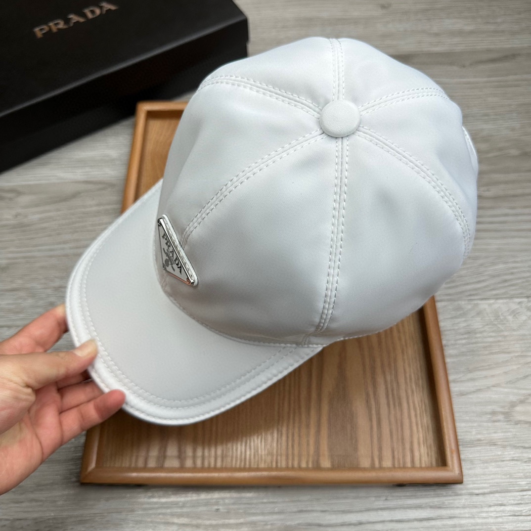 🌹。Prada家。三角标【超A品质】最新款！时尚潮流，高端做工！每一个帽子都是用心之作！牛津材质！头层牛