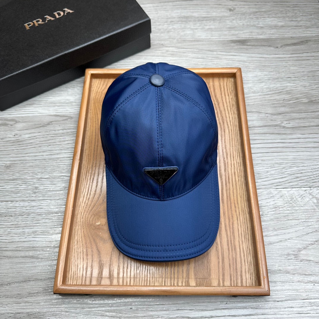 🌹。Prada家。三角标【超A品质】最新款！时尚潮流，高端做工！每一个帽子都是用心之作！牛津材质！头层牛