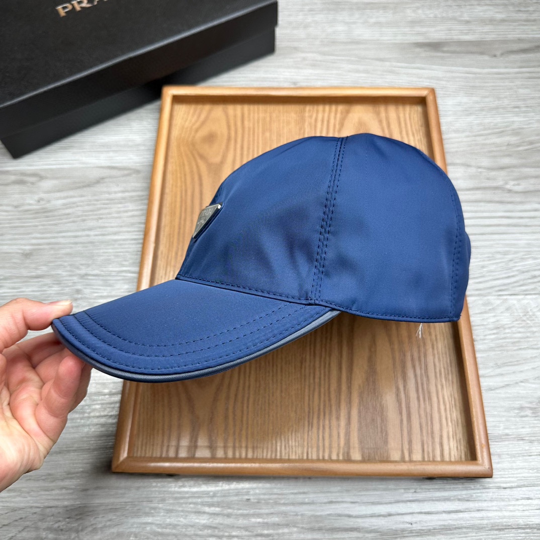 🌹。Prada家。三角标【超A品质】最新款！时尚潮流，高端做工！每一个帽子都是用心之作！牛津材质！头层牛