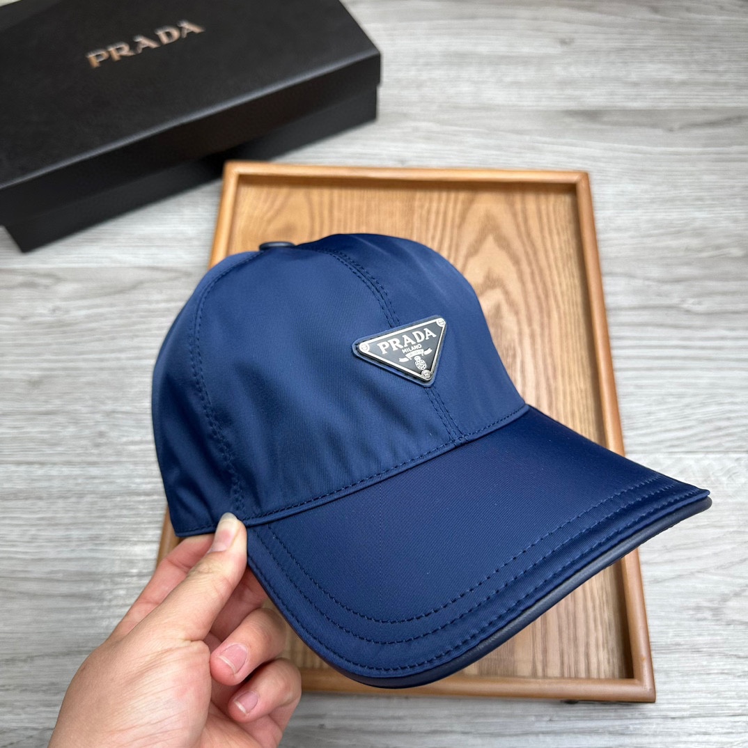🌹。Prada家。三角标【超A品质】最新款！时尚潮流，高端做工！每一个帽子都是用心之作！牛津材质！头层牛