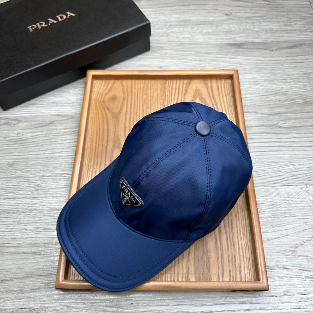 🌹。Prada家。三角标【超A品质】最新款！时尚潮流，高端做工！每一个帽子都是用心之作！牛津材质！头层牛