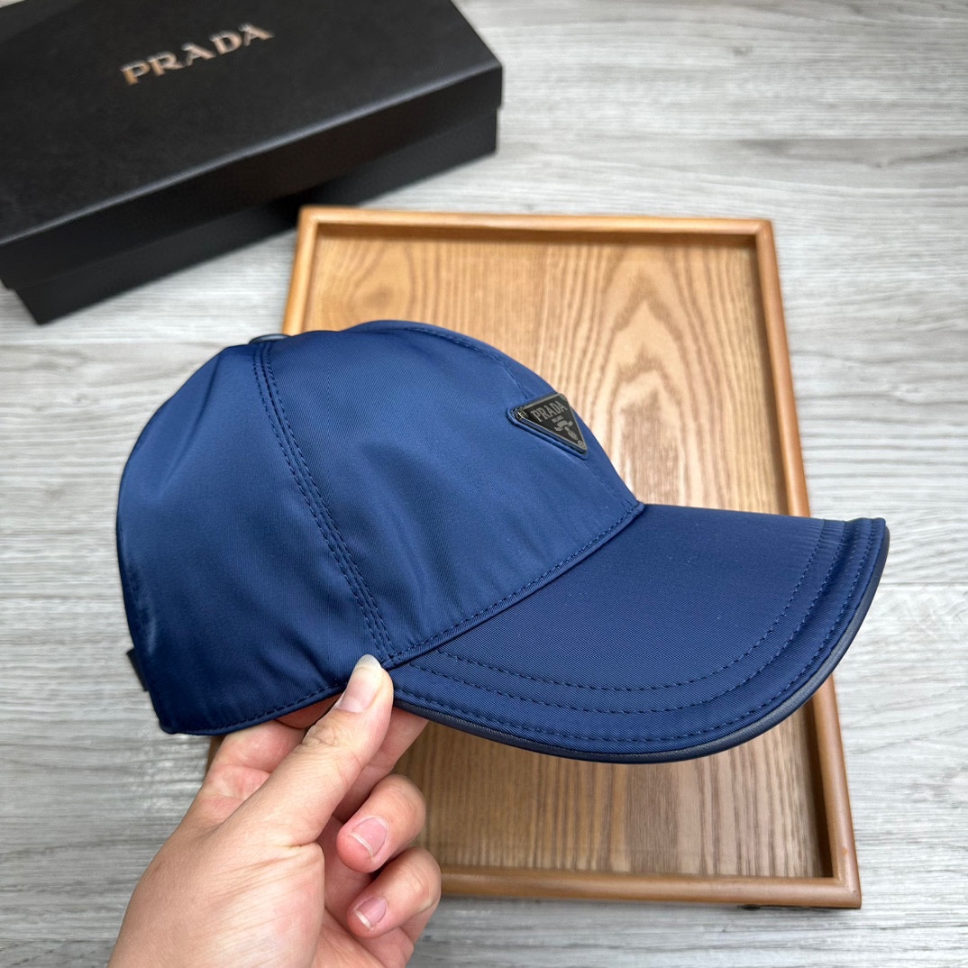 🌹。Prada家。三角标【超A品质】最新款！时尚潮流，高端做工！每一个帽子都是用心之作！牛津材质！头层牛