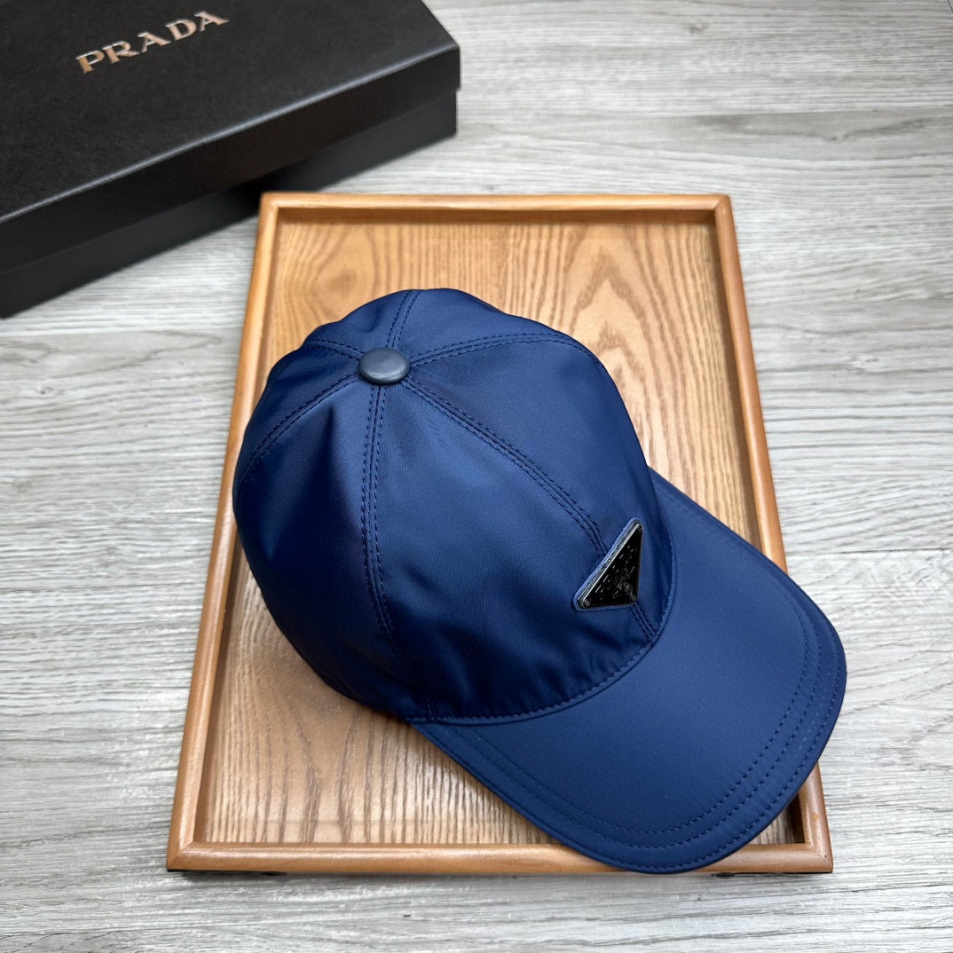 🌹。Prada家。三角标【超A品质】最新款！时尚潮流，高端做工！每一个帽子都是用心之作！牛津材质！头层牛