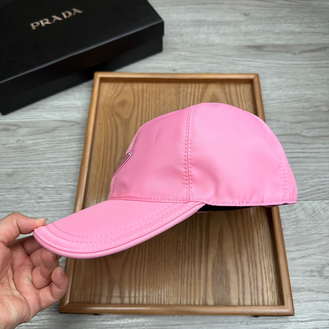 🌹。Prada家。三角标【超A品质】最新款！时尚潮流，高端做工！每一个帽子都是用心之作！牛津材质！头层牛