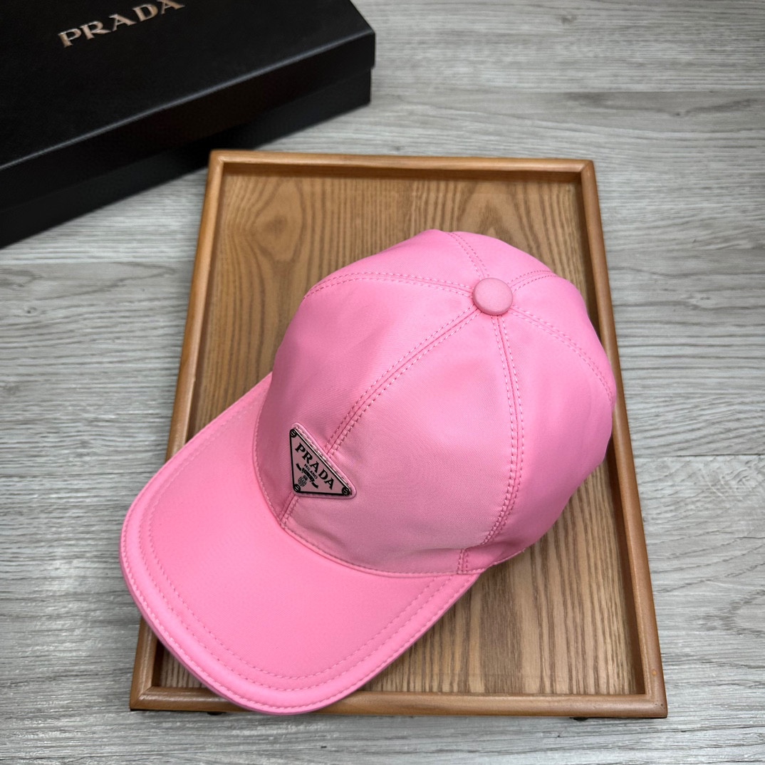 🌹。Prada家。三角标【超A品质】最新款！时尚潮流，高端做工！每一个帽子都是用心之作！牛津材质！头层牛