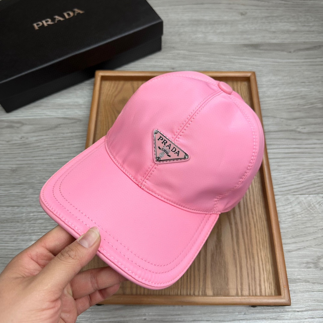 🌹。Prada家。三角标【超A品质】最新款！时尚潮流，高端做工！每一个帽子都是用心之作！牛津材质！头层牛