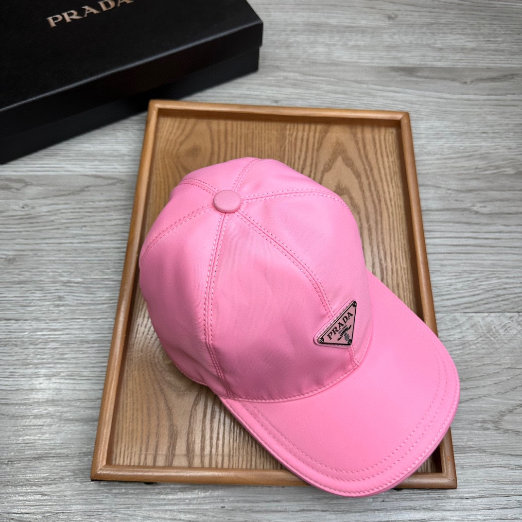 🌹。Prada家。三角标【超A品质】最新款！时尚潮流，高端做工！每一个帽子都是用心之作！牛津材质！头层牛