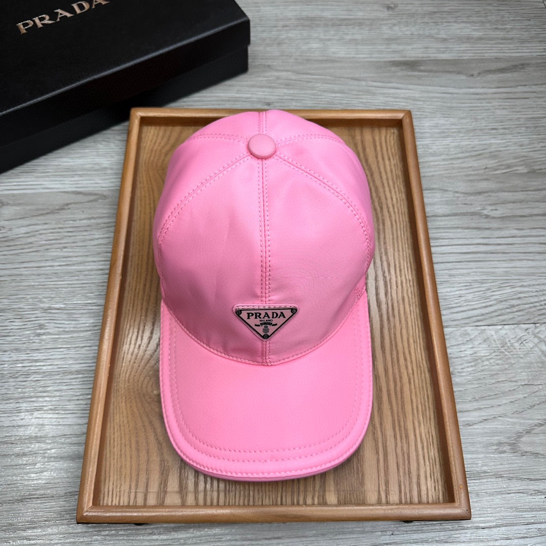 🌹。Prada家。三角标【超A品质】最新款！时尚潮流，高端做工！每一个帽子都是用心之作！牛津材质！头层牛