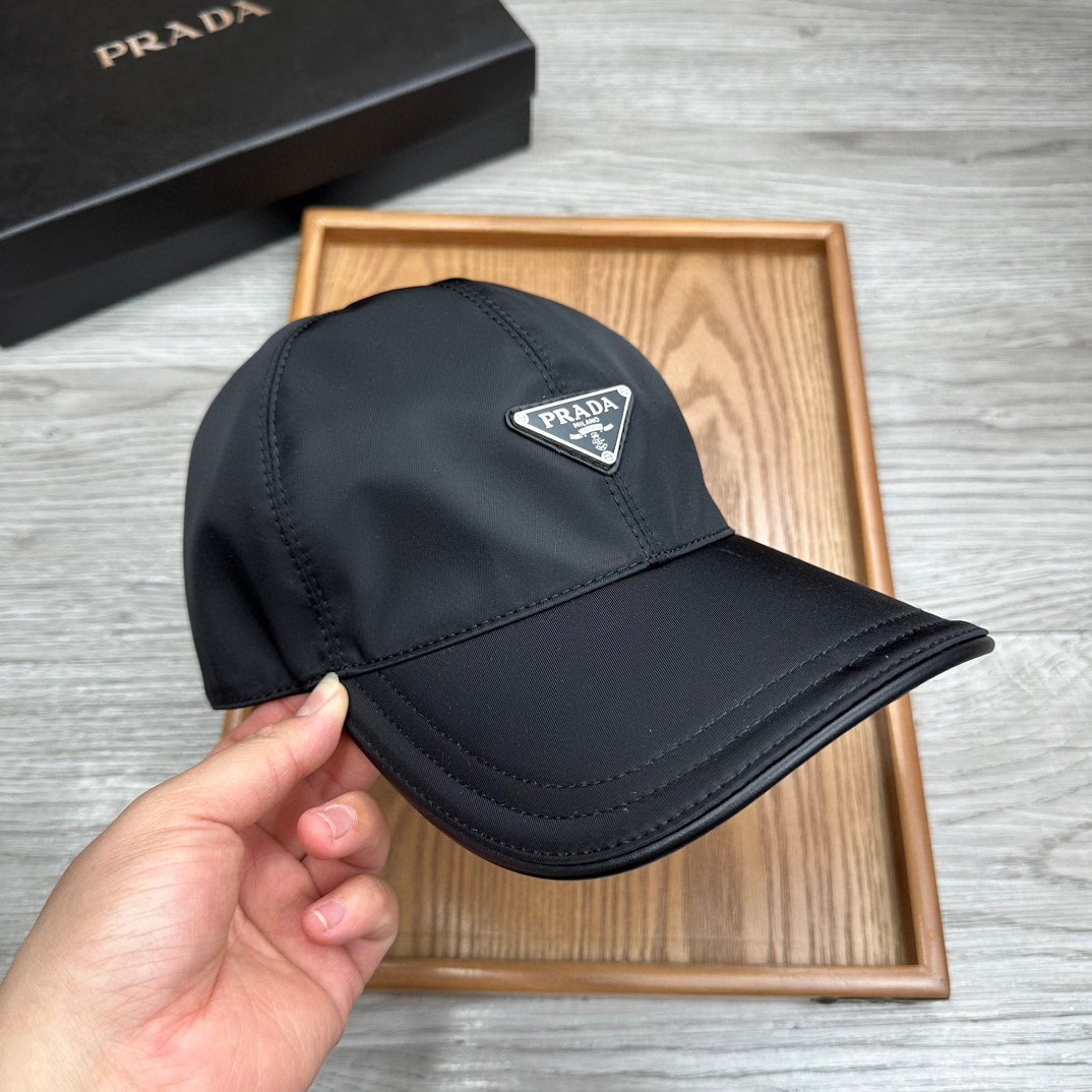 🌹。Prada家。三角标【超A品质】最新款！时尚潮流，高端做工！每一个帽子都是用心之作！牛津材质！头层牛