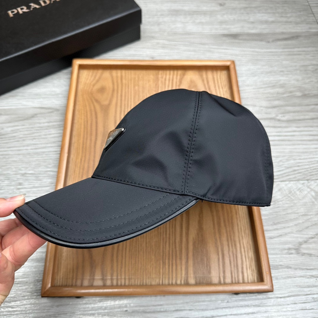 🌹。Prada家。三角标【超A品质】最新款！时尚潮流，高端做工！每一个帽子都是用心之作！牛津材质！头层牛