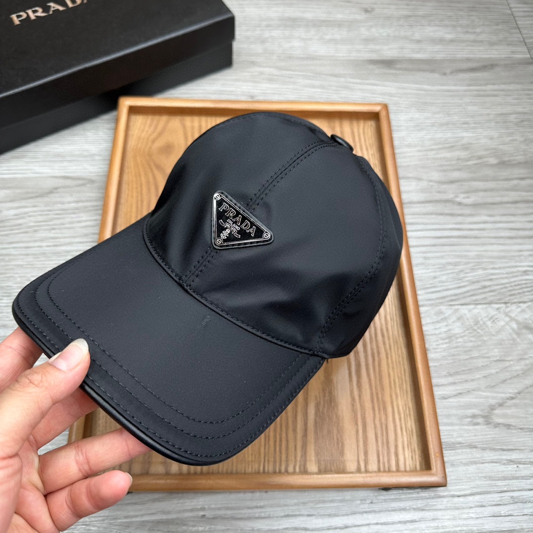 🌹。Prada家。三角标【超A品质】最新款！时尚潮流，高端做工！每一个帽子都是用心之作！牛津材质！头层牛