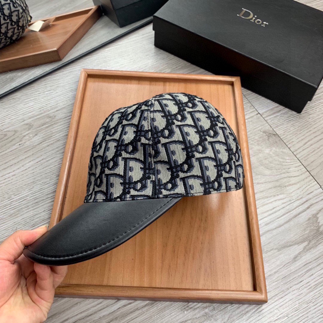 High-End Monochrome Leather Hats: Quality Craftsmanship and Attention to Detail - 图片 5