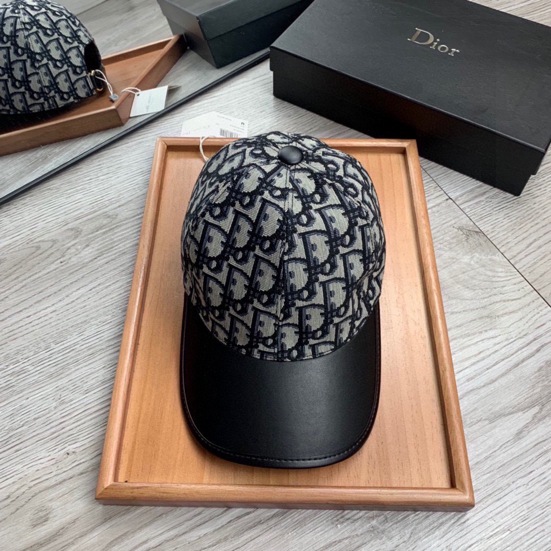 High-End Monochrome Leather Hats: Quality Craftsmanship and Attention to Detail - 图片 1