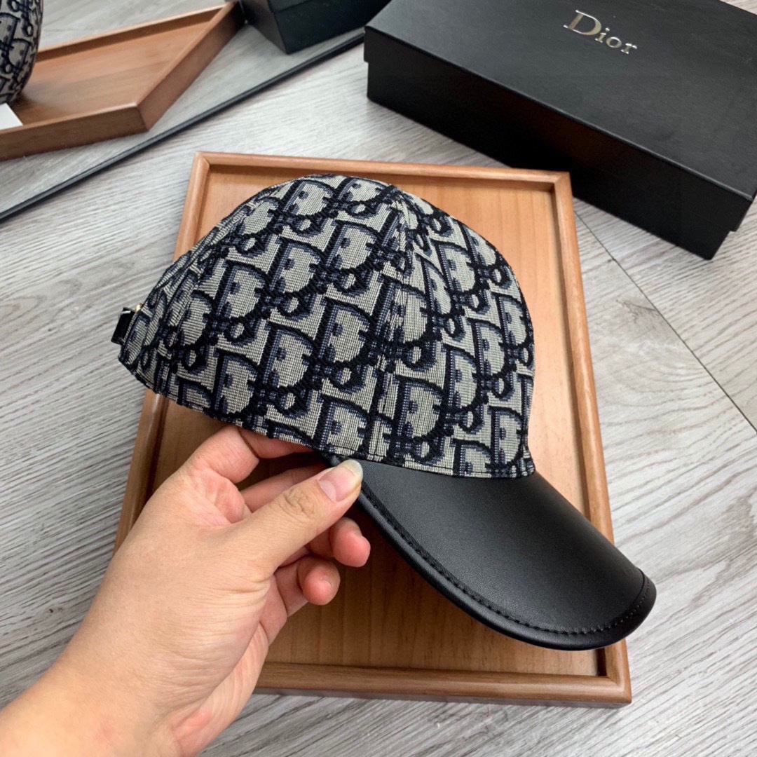 High-End Monochrome Leather Hats: Quality Craftsmanship and Attention to Detail - 图片 4