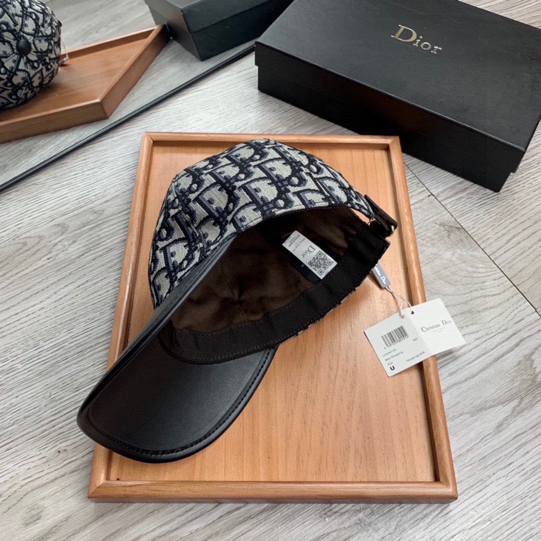 High-End Monochrome Leather Hats: Quality Craftsmanship and Attention to Detail - 图片 8