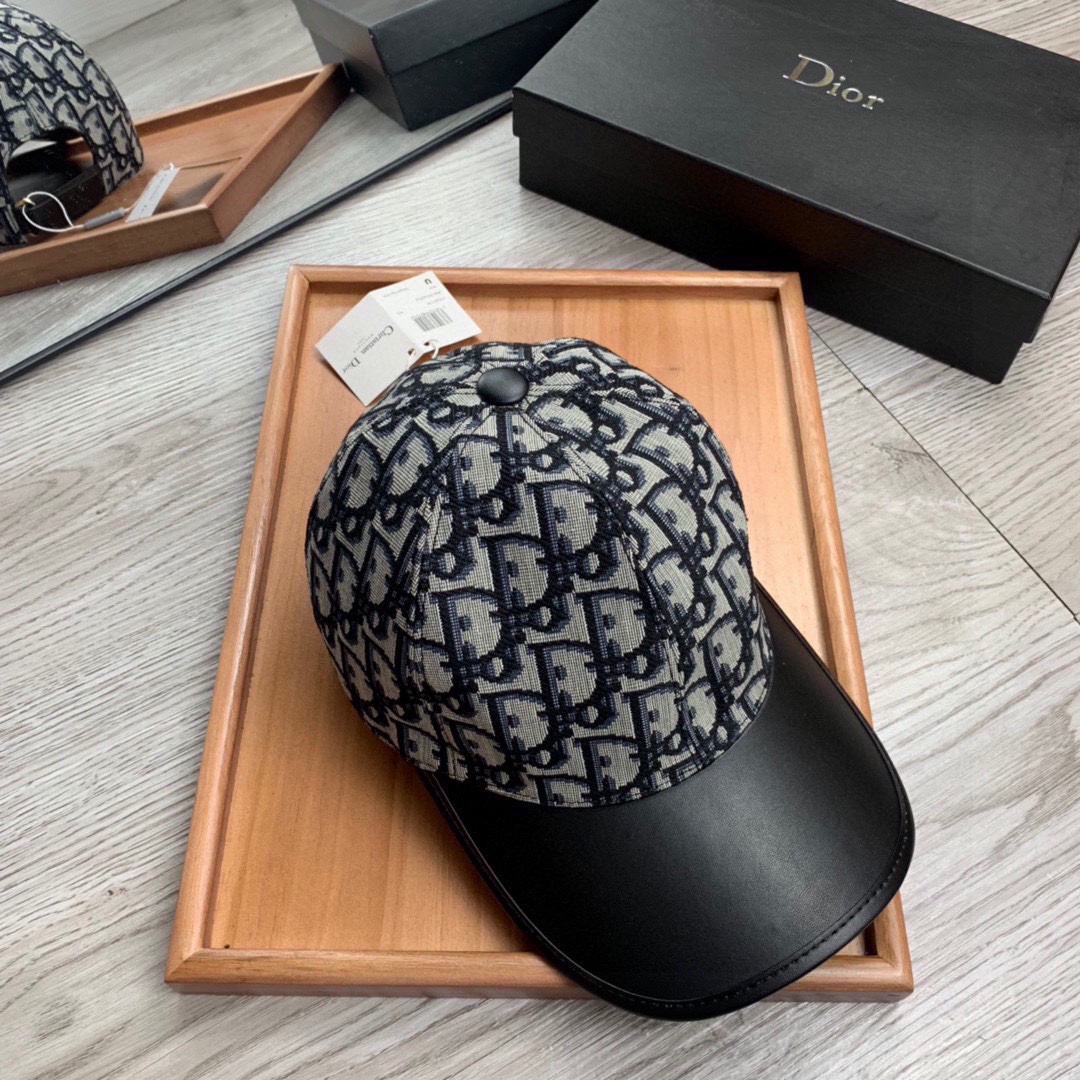 High-End Monochrome Leather Hats: Quality Craftsmanship and Attention to Detail - 图片 3